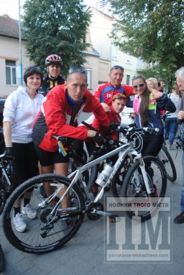 Велолюбителі Мукачева "прокатались" історичними місцями міста (ФОТО) – 27
