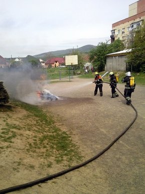 Мукачівські рятувальники ліквідовували пожежу у ЗОШ №13 – 05