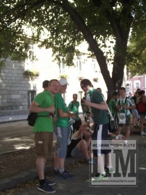 "Путін ...йло", – ужгородські та львівські фани заспівали відому пісню про керманича Росії (ФОТО, ВІДЕО) – 01