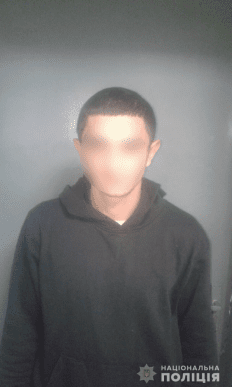 Чоловік посеред ночі вдерся до магазину та викрав звідти гроші – 01