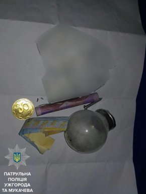 В Ужгороді у водія "Крайслера" знайшли наркотики – 05