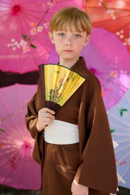 «Острівець Японії»: в Ужгороді провели акцію «Фото патріота» з сакурами – 13