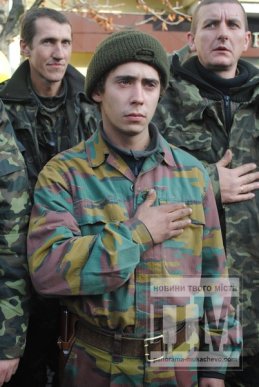 У Мукачеві з оплесками зустрічали героїв-бійців 128-ої бригади (ФОТОРЕПОРТАЖ) – 29