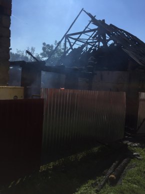 Рятувальники оприлюднили деталі пожежі на Хустщині, внаслідок якої отруїлась молода дівчина – 02