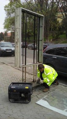 Ужгород продовжують очищати від реклами – 07 Ужгород продовжують очищати від реклами – 07