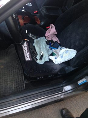 Патрульні знайшли в автомобілі ужгородця наркотики, ніж та пістолет – 04