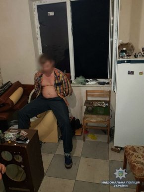 Поліція виявила наркопритон: усі подробиці – 02