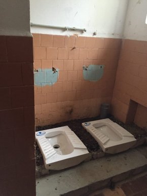 Інтернет-спільнота шокована станом санвузлів в одній із шкіл Мукачева – 02