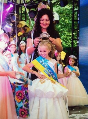 Берегівчанка Анна Якимець стала володаркою титулу "Міні Міс Україна 2016" – 01 Берегівчанка Анна Якимець стала володаркою титулу "Міні Міс Україна 2016" – 01