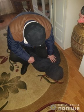 Поліцейські Тячівщини спіймали “на гарячому” наркоторговця: ВІДЕО – 02