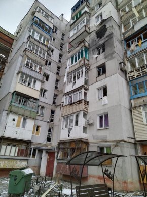 Російські війська знову обстріляли Маріуполь із літаків. Є жертви – 04