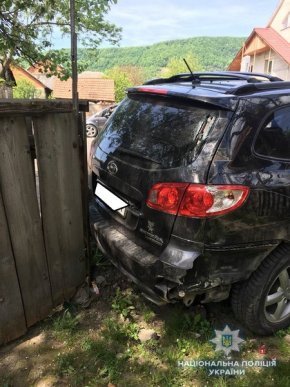 ДТП на Закарпатті: водій збив чоловіка та жінку – 02