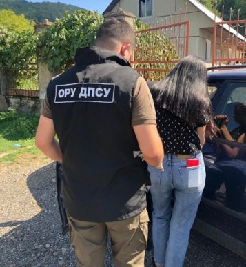 Закарпатець виготовляв документи, завдяки яким чоловіки перетинали кордон – 04