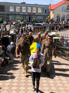 На Закарпатті провели в останню путь ще одного Героя – 02