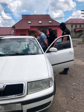 Ще один закарпатський посадовець попався на хабарі – 04