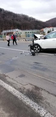 На трасі "Київ-Чоп" біля Кольчина сталась ДТП: у маршрутки на ходу злетіло колесо – 03