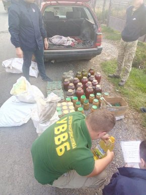 На Закарпатті спіймали прикордонника-"комерсанта" – 01