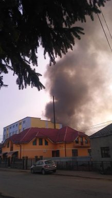 Масштабна пожежа у Виноградові: містяни діляться фотографіями – 07 Масштабна пожежа у Виноградові: містяни діляться фотографіями – 07