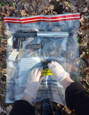 Закарпатець намагався налагодити в області схему зі збуту нелегальної зброї – 02