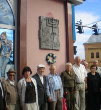 У Мукачеві вшанували жертв фашизму (ФОТО) – 03 У Мукачеві вшанували жертв фашизму (ФОТО) – 03