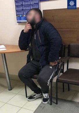 У Мукачеві мікроавтобус злетів із дороги у кювет – 03