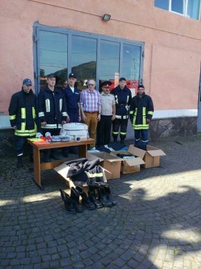 Ветеран-пожежник з Німеччини вручив мукачівським рятувальникам професійний спецодяг – 03