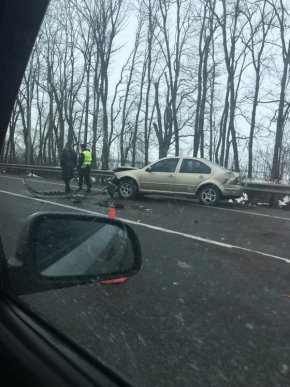 На трасі "Київ-Чоп" зіткнулися 4 машини. За кермом однієї з них була закарпатка – 02
