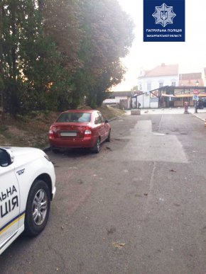 Патрульні розшукують винуватця ДТП, яку скоїли в Ужгороді – 01 Патрульні розшукують винуватця ДТП, яку скоїли в Ужгороді – 01