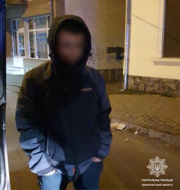 Вулицями міста роз’їжджали чоловіки зі зброєю – 04