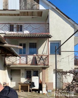 Вночі чоловіки увірвались у будинок закарпатки. Вони зв’язали жінку, били і погрожували  – 02