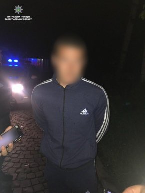 Чоловік скоїв аварію біля Мукачева, тікаючи від патрульних – 03