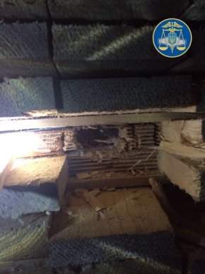 Словак "напакував" вантажівку сигаретами і намагався їх перевезти – 03