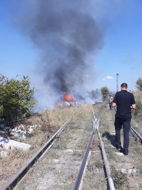 Пожежа у Мукачеві: на місце викликали рятувальників та пожежний потяг – 01 Пожежа у Мукачеві: на місце викликали рятувальників та пожежний потяг – 01