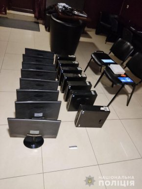 Поліція навідалась у два ігрові заклади – 05