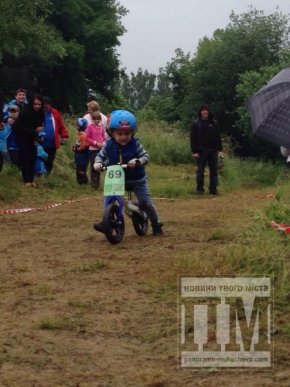 Юний мукачівець здобув перемогу у дитячих велоперегонах (ФОТО) – 01