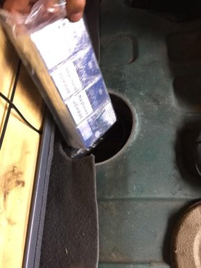 Для перевезення сигарет контрабандисти використовували застарілі автомобілі – 05