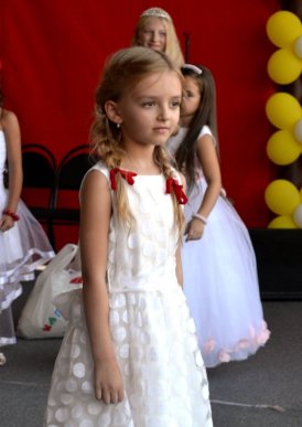 У Тячеві визначили найгарнішу дівчину міста – 13