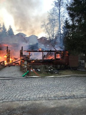 Ввечері згорів вщент популярний ресторан – 01