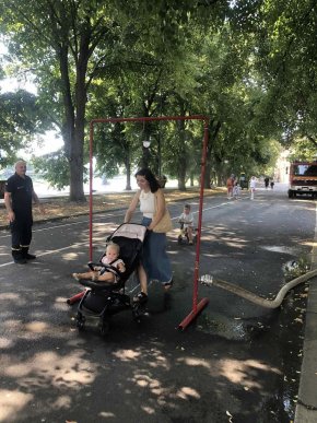 Рятувальники допомагають закарпатцям рятуватися від спеки – 03