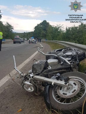 Жахлива ДТП на трасі "Київ-Чоп": "Mercedes" зіткнувся із двома мотоциклами – 04