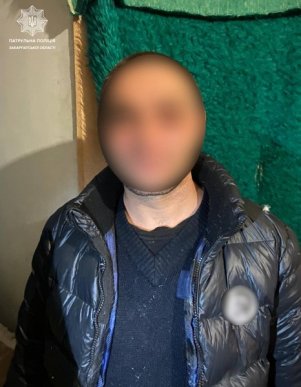 Викидував речі з вікна: що вночі коїлось в Ужгороді – 02 Викидував речі з вікна: що вночі коїлось в Ужгороді – 02