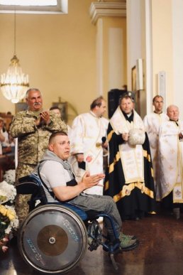 На похорон прийшли сотні людей: Мукачево попрощалося із Романом Жуком – 13