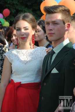 У центрі Мукачева відбувся урочистий парад випускників (ФОТО) – 22