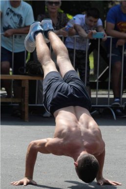  Street Workout у Мукачеві: спортсмени показали неймовірні вміння – 12