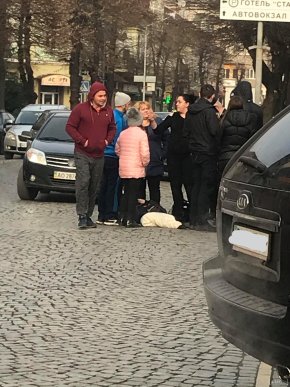 Автомобіль збив неповнолітнього пішохода – 01