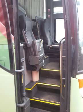 На Закарпатті під час перетину кордону українець знизив вартість автобусу більше, ніж наполовину – 03