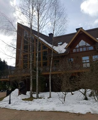 Обшуки маєтку родини Віктора Медведчука на Закарпатті: опубліковано ексклюзивні кадри – 05