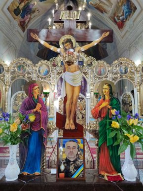 В одній із громад попрощались із полеглим військовим – 05