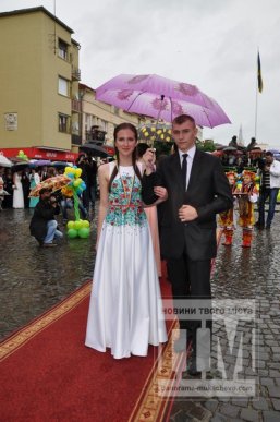 Парад випускників в центрі Мукачева: як це було (ФОТО) – 40