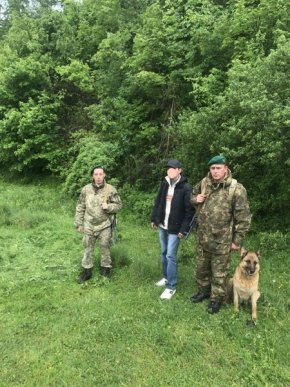 Поблизу кордону затримали 9 нелегалів – 03